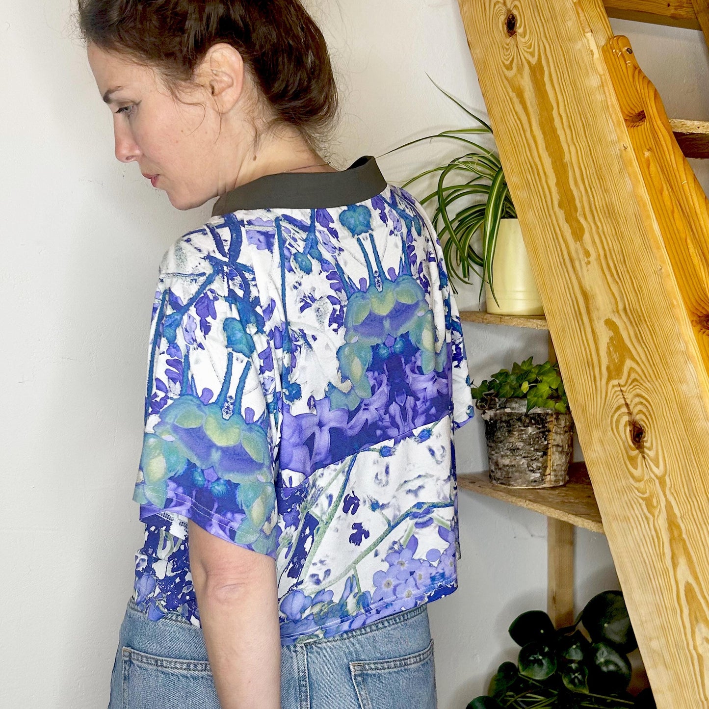 Crop T-Shirt Lila White Fractal Print